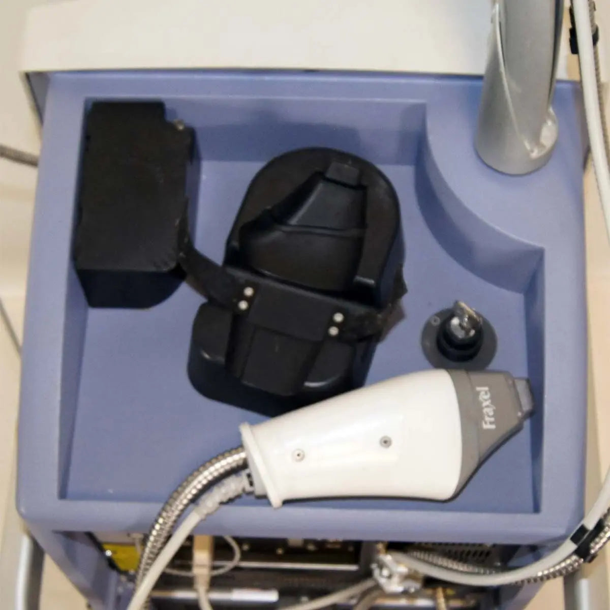 2008 Fraxel SR 1500 Reliant Fractional Laser 1550nm System with Cart Skin Repair Sol International Medical