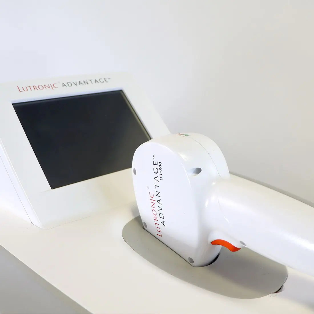 2013 Lutronic Advantage 805nm Diode Laser System Hair Removal & D3-800 Handpiece Lutronic