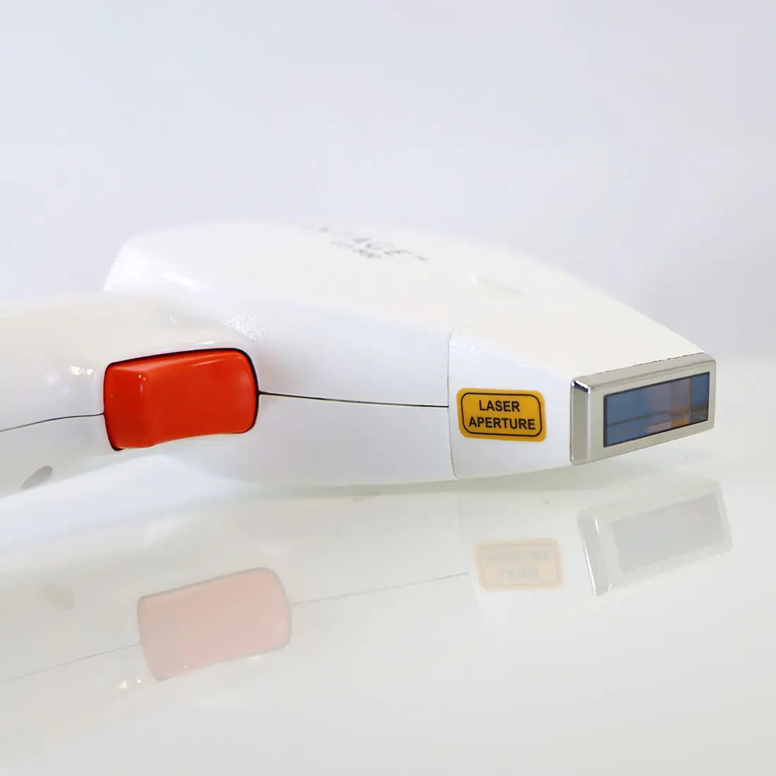 2013 Lutronic Advantage 805nm Diode Laser System Hair Removal & D3-800 Handpiece Lutronic