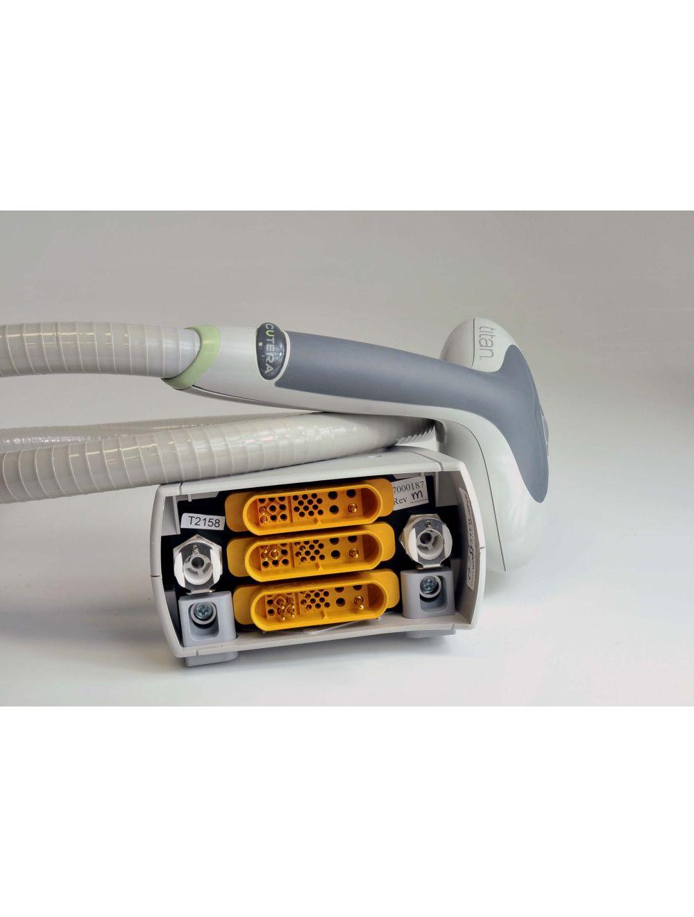 Cutera Titan Handpiece Xeo Coolglide Laser IPL Wrinkles Acne Scars Face Neck SA Cutera