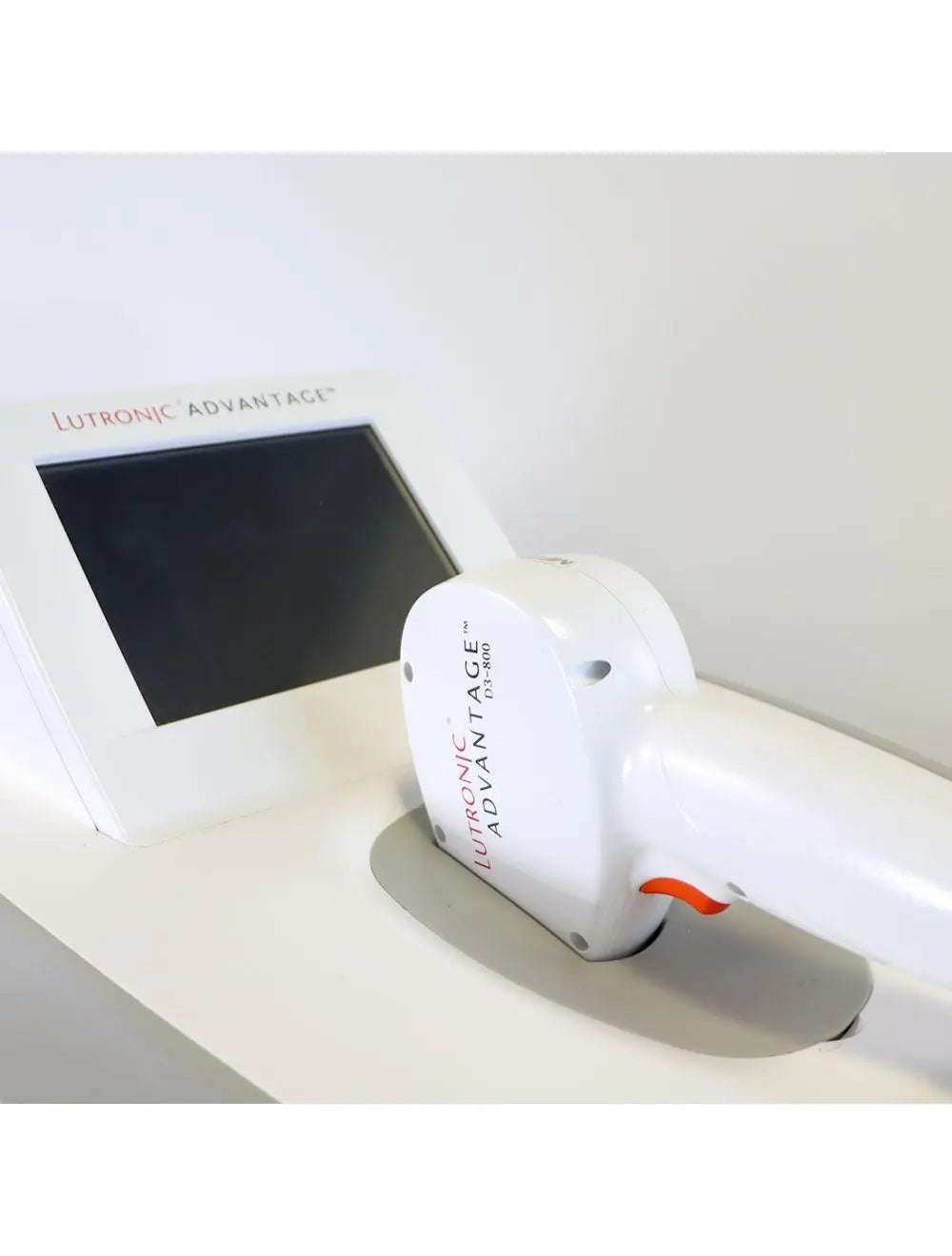 2013 Lutronic Advantage 805nm Diode Laser System Hair Removal & D3-800 Handpiece Lutronic