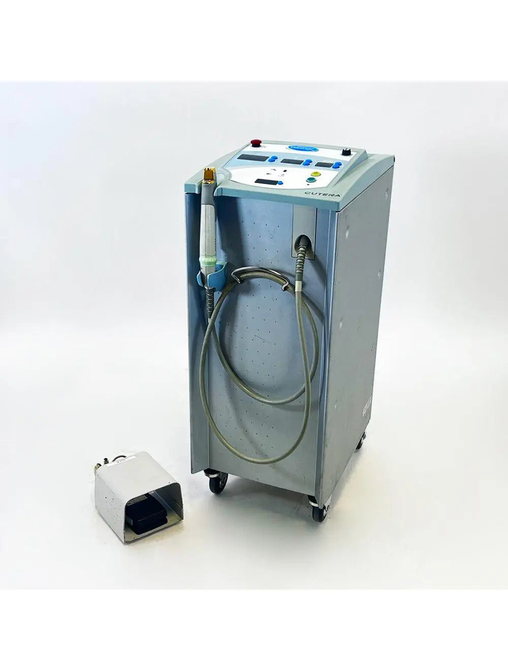 2005 Cutera Altus CoolGlide RVantage 110 Vantage Nd YAG 1064 Hair Removal Laser Cutera