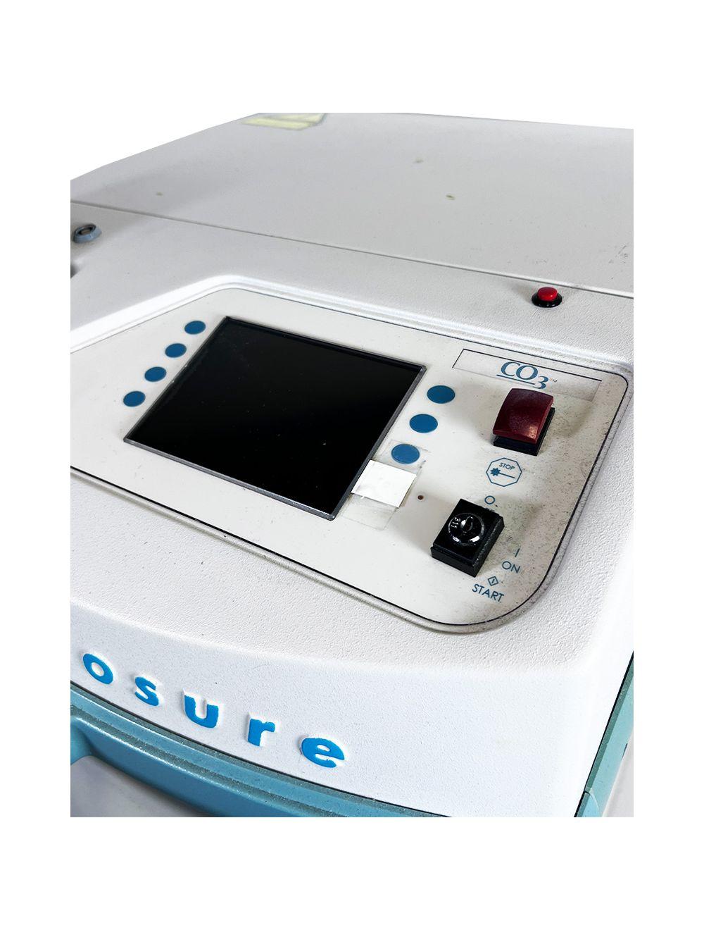 2003 Cynosure CO3 Skin Resurfacing Remodeling Laser System 105-0017-300 Cynosure